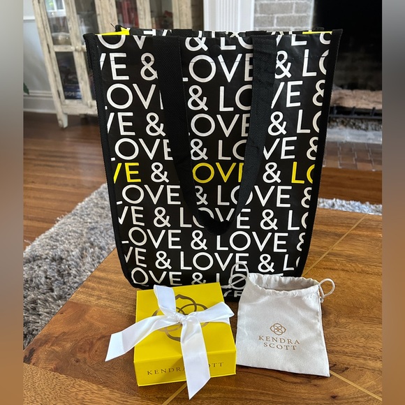 Kendra Scott Reusable Gift Bag, Box and Jewelry Pouch Set - HOST PICK X 4 - Picture 2 of 10